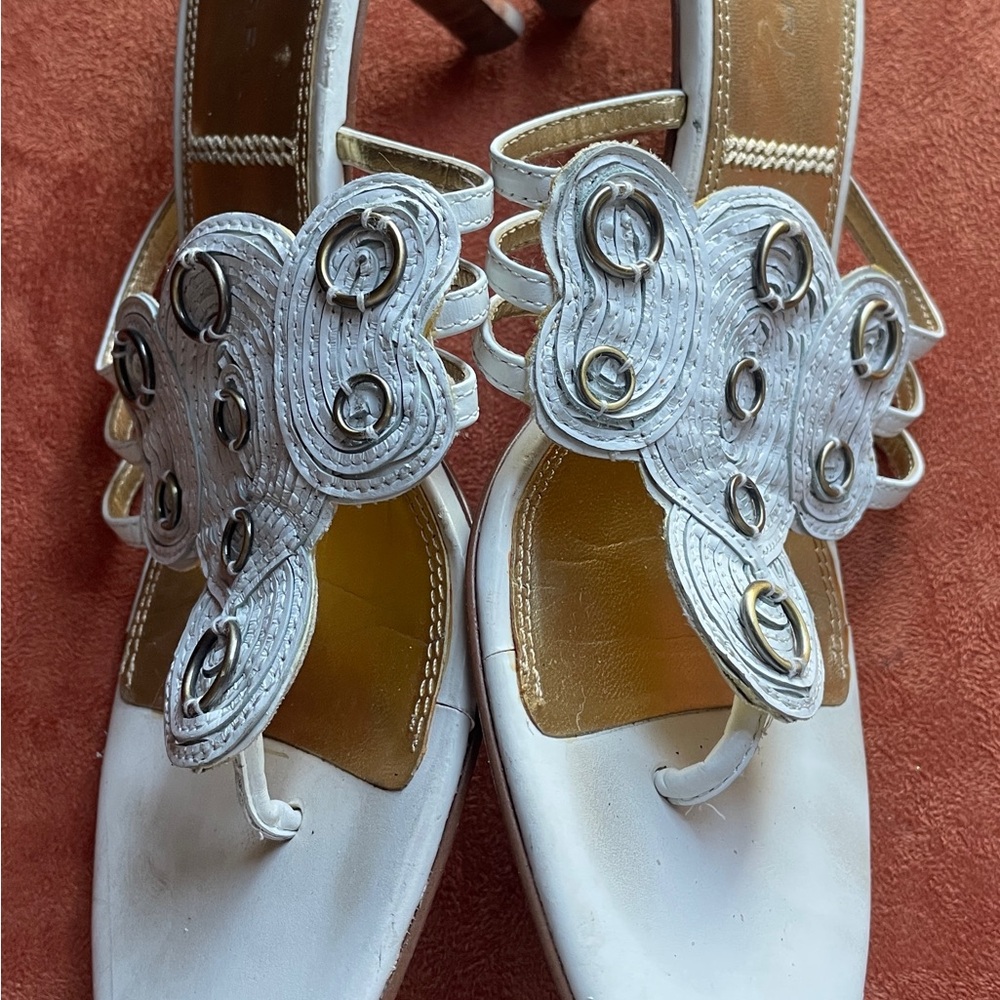 TAHARI White LEATHER PARADISE Strappy SANDALS Size 9M - Picture 15 of 16